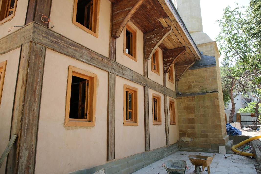 5 asırlık Hersekzade Ahmet Paşa Camisi için aranan ‘Keşan taşı’ 3 yıl sonra bulundu. Adı ‘Evliya Çelebi'nin Seyahatnamesi'nde geçiyor 15
